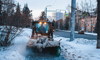 snow-removal-machine-work-sidewalk (2)