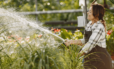 worker-pours-flowerpoots-girl-black-apron 1 (1)